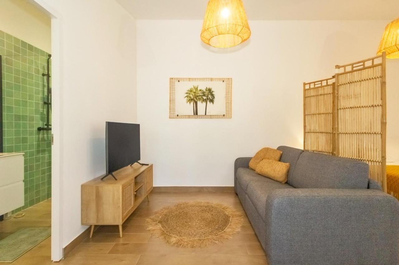 Idylle - Charmant Bungalow A 2 Pas Du Lagon Ла-Салин-ле-Бен Экстерьер фото