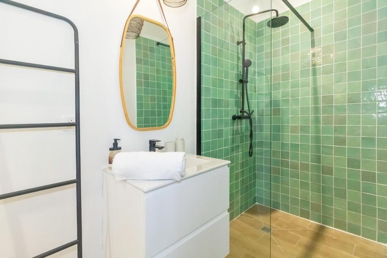 Idylle - Charmant Bungalow A 2 Pas Du Lagon Ла-Салин-ле-Бен Экстерьер фото